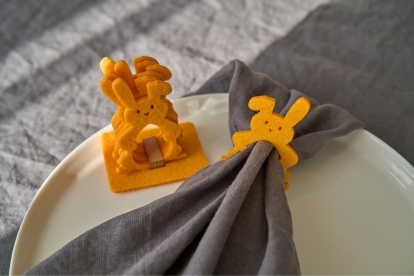 Servjetid/kaunistused „Kallistav jänku“, kollased (6 tk)